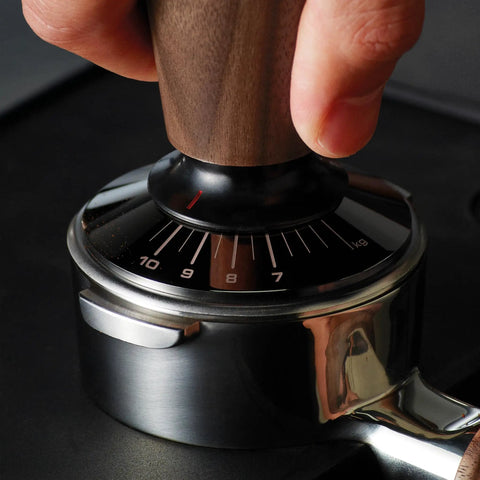 Pro Grade Digital Espresso Tamper Nails Your Perfect 58Mm Puck, close-up of force gauge and walnut grip for precise tamping