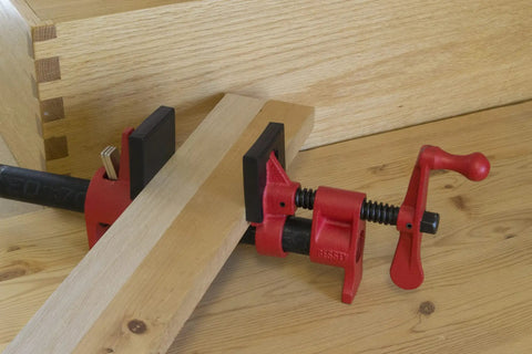 Three Quarter Inch Traditional Pipe Clamps For Woodworking And DIY Projects Incredibly Versatile And Easy To Assemble Workshop Clamp For Carpentry And Home Improvement The Go To Edge Gluing Clamp For Multi Piece Assemblies. 3/4-inch pipe clamp on wood panel
