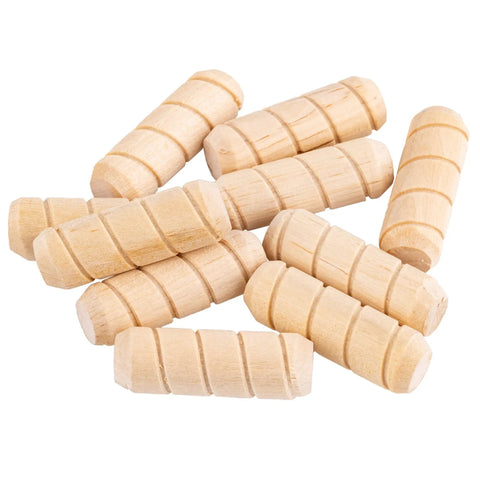 Spiral Grooved Hardwood Dowel Pins Half Inch By One Point Five Inches Pack Of Fifty natural wood pegs laid out for carpentry use.
