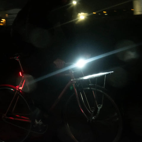 Blinder Front Bike Light With 200 Lumen Rechargeable LED Headlight, Integrated USB Charging, 8 Light Modes, IP67 Waterproof, Grid Design, Fits 22 To 32 Mm Handlebars, Lit For Night Rides And Daily Commutes