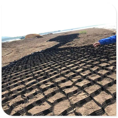 Foldable Polyethylene Honeycomb Pavers For Permeable Gravel Drainage No Fuss Lawn And Patio Grid Slab 6x10m installed on gravel