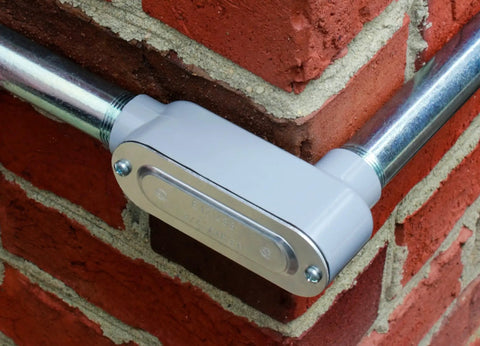ProConnex Rigid Type LB Half Inch Conduit Body 02 55641LB Conduit Fitting installed on brick wall, aluminum die-cast