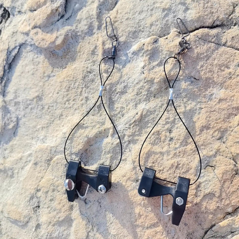 2 Pack Pro Grade Adjustable Tension Flat Line Release Clips For Fishing Kites Downriggers And Lines With Ball Bearing Swivel Thread On Corrosion Resistant Nylon Quick Release For Saltwater And Freshwater Angling, black clips on rock
