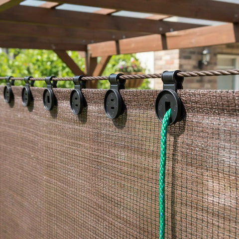 Heavy Duty Lock Grip Shade Cloth Clips Set Round Plastic Sun Shade Net Clips For Garden Patio Awnings Greenhouse Fabric Reusable Windproof Clips For Bird Netting And Tarp Protection, attached to fabric on patio frame