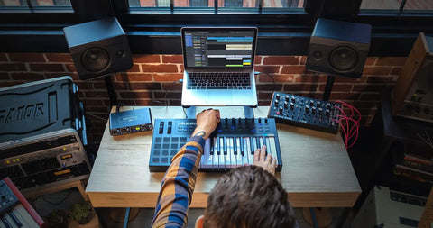 Man using USB C Audio Interface With 2 Preamps And Hardware Monitoring 2 In 2 Out 24Bit 192kHz Recording on desk setup