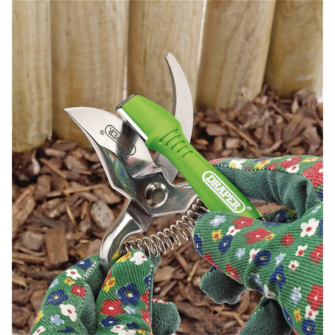 No Nonsense Garden Tool Sharpener With Tungsten Carbide Blade And Built In Oil Well For Quick Touch Ups On Secateurs Loppers And Pruning Shears.