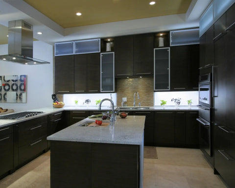 Modern kitchen with Under Cabinet LED Lighting Kit Pro Series 21 LED Panels 24 Watt 12V DC Cool White 6000K lighting installed