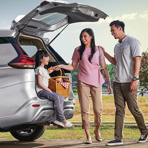 Family enjoying outing with Direct Replacement Liftgate Lift Support With Mounting Bracket For Subaru Outback Wagon 2015 2019