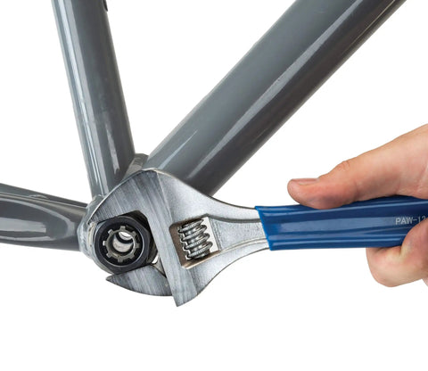 Bottom Bracket Tool BBT-32 for 20-Tooth Splined Cups Shimano and Drive, in use on bicycle frame