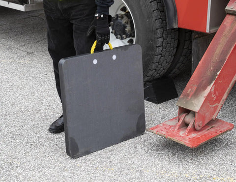 Person holding HDPE Outrigger Pad 18x18x1 Inch Heavy Duty Jack Pad for Utility Trucks Cranes RVs Trailers with rope handle