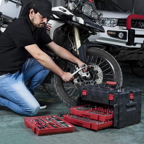 Mechanic using Heavy Duty 450 Piece Drive Socket Set With Quick Release Ratchet Wrench Includes Half Inch Quarter Inch And Three Eighths Inch Drives