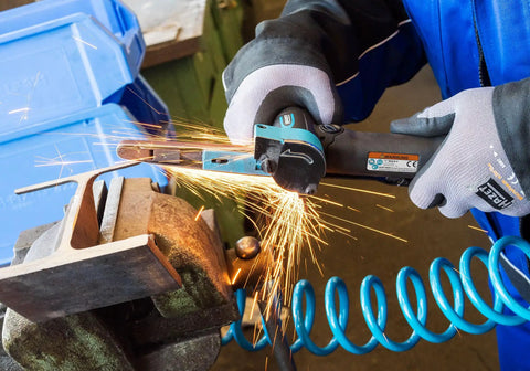 Professional Pneumatic Belt Sander With Infinitely Variable Speed Control And Quick Change Lock For 10X330 Mm Sand Strips at work.