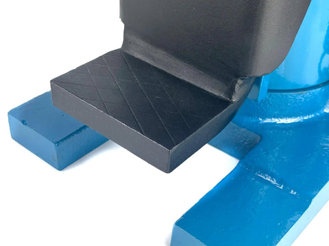 Heavy Duty Hydraulic Toe Jack Built Like A Tank For 30 Ton Heavy Lifting, detailed view of textured foot pedal.
