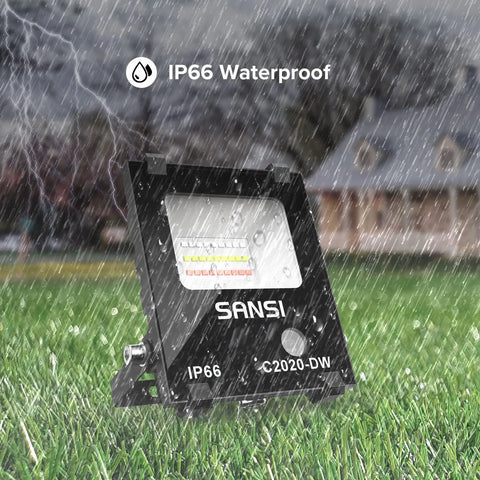 RGB LED Flood Light 400W Equivalent Outdoor Indoor Color Changing Wall Light With Remote, IP66 waterproof, in rain scene