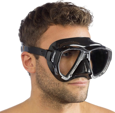 Model wearing Big Eyes Mask And Seal Dry Snorkel Kit For Snorkeling And Freediving, Crystal Clear Vision And Easy Breathing, Black Black