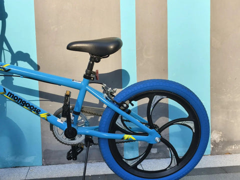 20 Inch Magnesium Alloy One Piece Wheel Set With Five Spoke Rim, Disc Brake Hub And Freewheel on blue kids bike