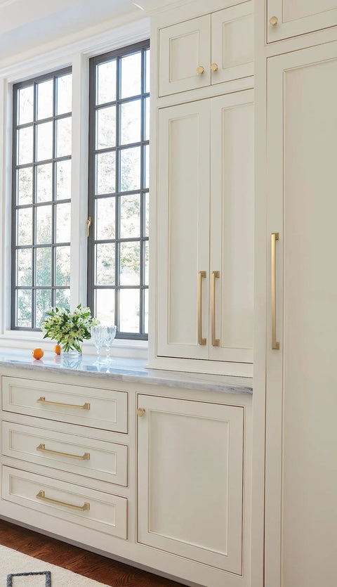 Kitchen with Heavy Duty Oversized Appliance And Cabinet Handle Pull In Champagne Bronze For Large Paneled Cabinets And Appliances, Eighteen Inch Center To Center, Nineteen And A Quarter Inch Total Length Mulholland Traditional Style Kitchen And Bath Hardware