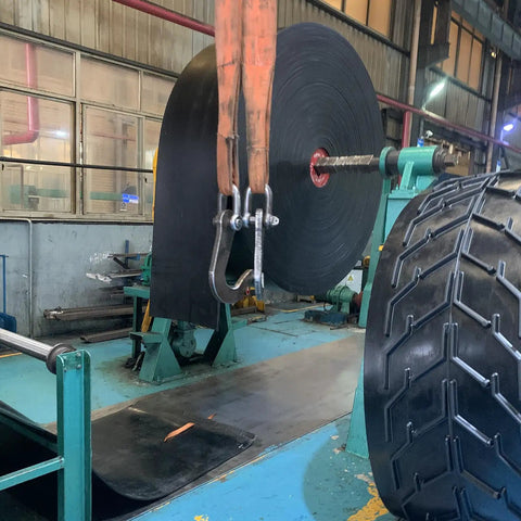 Personalized Conveyor Belt With Straight Warp Design Flame Retardant Heat Resistant And Oil Resistant in industrial setting