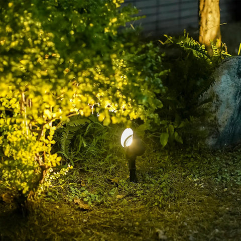 Low Voltage Landscape Lighting 20W Outdoor Spotlight Floodlight For Driveways And Gardens illuminating yard greenery