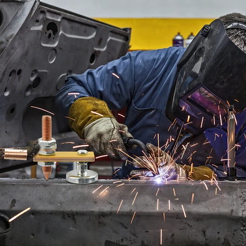 Welder using Two Piece Magnetic Welding Clamp Set With Big Suction Cups For Quick Grounding And Stable Holds Copper Tail Welding Accessories