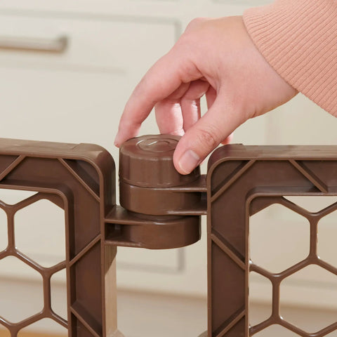 Adjusting latch on 192-Inch Ultra Wide 2-In-1 Baby Gate And Play Yard With Door, Adjustable 6-Panel Plastic Safety Gate, Brown