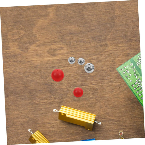 5-Piece Pendulum Ball Assembly Kit For Physics Education And Mechanics Learning with steel and plastic balls on a wooden table