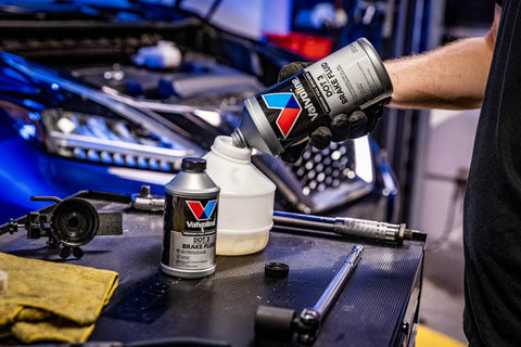DOT 3 Synthetic Brake Fluid With High Boiling Point, Superior Corrosion Protection, Vapor Lock Resistance, Compatible With ABS Disc And Drum Brakes, 32 Oz Bottle For Reliable Stopping In Hot Or Wet Conditions