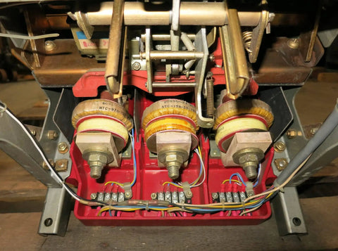 Internals of Built Tough K Line 600A Motor Operated Air Circuit Breaker Rated 480 V Ac And 600 V Ac power switch.