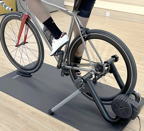 Cyclist using Smart Wheel On Bike Trainer With Bluetooth And ANT Plus Connectivity For Zwift And Onelap Indoor Cycling Stand