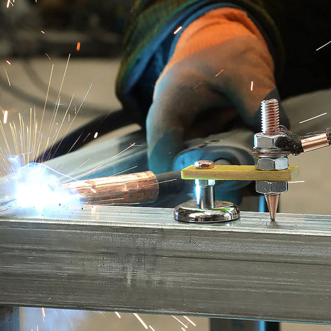 Two Piece Magnetic Welding Clamp Set With Big Suction Cups For Quick Grounding And Stable Holds in use on metal surface