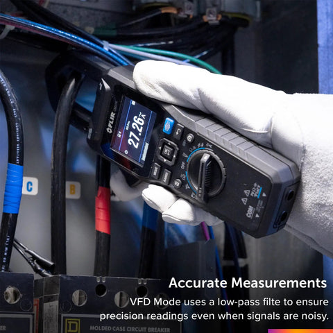 CM276 IGM Clamp Meter With METERLiNK For Safe Electrical Troubleshooting And Infrared Guided Measurement in use.