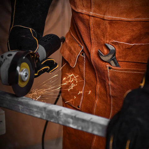 Heavy Duty Split Cowhide Leather Welding Apron With Full Coverage Flame Retardant Build Double Stitched Seams And Top Shelf Heat Resistance Crafted For Shop Crews Needing Reliable Gear Against Hot Sparks And Tough Daily Grinds