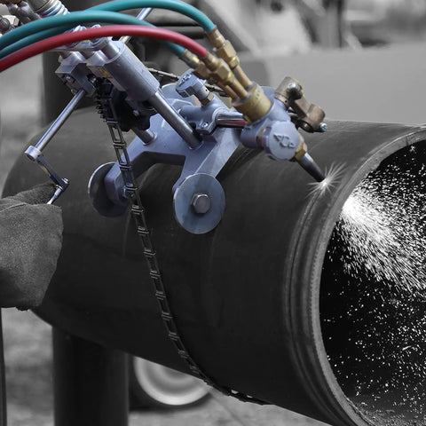 Kickass Manual Oxy Fuel Pipe Cutting Machine With Acetylene Kit Lightweight Chain Setup For Field Work, cutting steel pipe with precision.