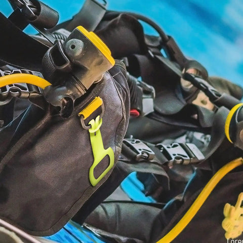 4 Piece Silicone Mouthpieces And Octopus Regulator Holder Straps For Scuba Diving With No Slip Easy Quick Wear T Shaped Buckles