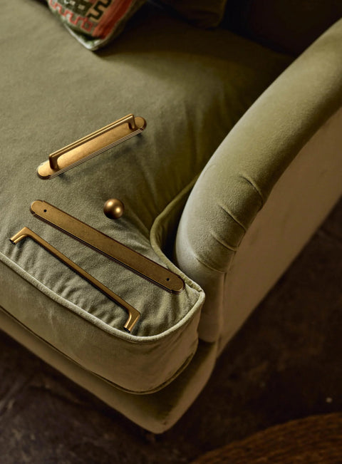 Antique Brass Cabinet Pulls With Backplate Zinc Alloy Retro Style Hardware displayed on green fabric, 5 inch hole centers