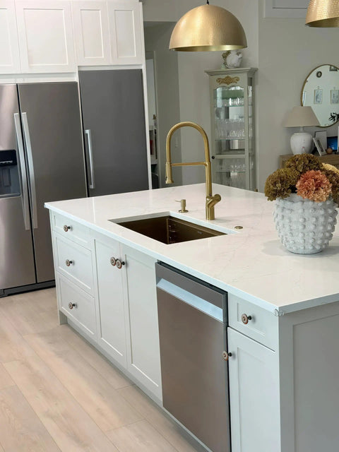 Six Pack Fresh Distressed Rust Red Cabinet Knobs With Killer Vintage Floral Medallion Details Cast From Heavy Duty Zinc Alloy For Snazzy Dresser And Kitchen Vanity Refreshes That Look Absolutely Top Shelf on white kitchen cabinets.
