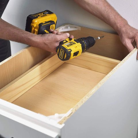 Heavy Duty White Cabinet Screws No Nine By Three Point Five Inch Saber Drive Wood Fasteners One Pound Tub Sporting Serrated Threads For A Rock Solid Grip And Zero Cam Out Shop Tested Gear For Cabinetry Work