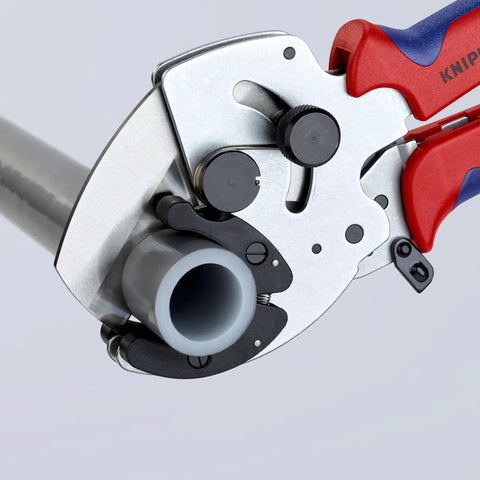 Heavy Duty PVC Pipe Cutter with adjustable pipe supports for 26 to 40 mm plastic and composite pipes, ratchet cutting on PVC pipe.