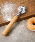 TIESOME long-handle pastry wheel with wooden handle and crinkle wheel for cutting pastry and pasta