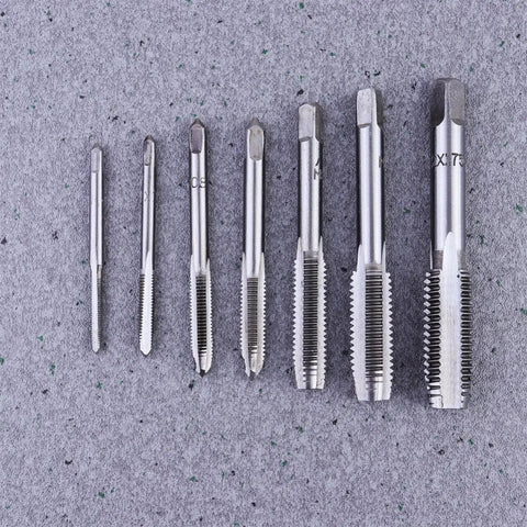 7 Piece Steel Screw Tap Set For Metalworking And DIY Projects, Heavy Duty HSS Taps To Repair Damaged Threads And Cut New Threads In Metal, Plastic And Wood, All In One Tapping Tool Kit With Multiple Size Taps. Seven steel tap sizes on gray surface