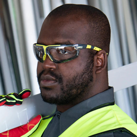 Worker wearing Jobsite Ready All Day Comfort Variomatic Safety Glasses With Photochromic Lenses That Transition In Under 10 Seconds