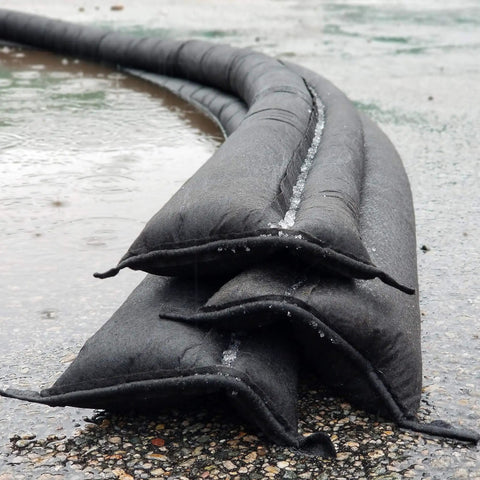 Stacked Water Activated Fast Acting Flood Barriers 26 Pack Black Ready To Use No Sand Or Labor Needed Expands To 3.5 Inches In Minutes