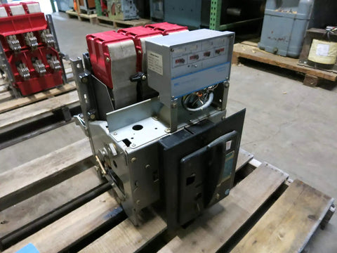 Built Tough K Line 600A Motor Operated Air Circuit Breaker Rated 480 V Ac And 600 V Ac Pro Grade Industrial Power Switch on wooden pallets.