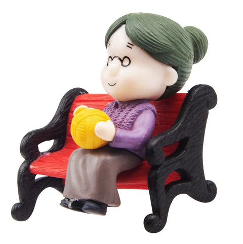 Mini Park Bench Grandpa And Grandma Figurines For Bonsai Garden And Fairy Garden Decor Cute Tiny Plastic Ornaments with grandma knitting.