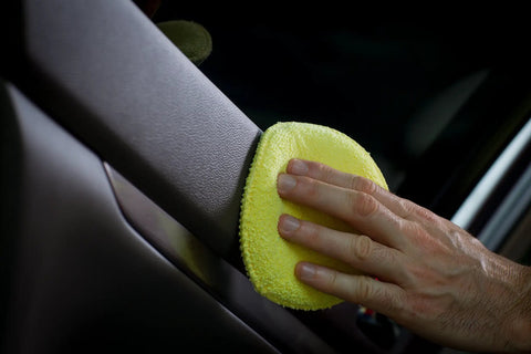Using Microfiber Polishing Pads Set For Car Detailing 5 Inch Yellow 6 Pack Ultra Soft Cleaning Pads on car interior panel