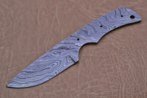 Dope Damascus Skinning Knife Set Four Piece Hand Forged Full Tang Blades 7.5 8.5 And 9 Inch Long With 3 To 4 Inch Cutting Edges blade