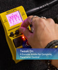 Hand adjusting MS200D Distortion Pedal With 200 Drives, Overdrive, Fuzz And Boost Effects, Two Effects Simultaneously