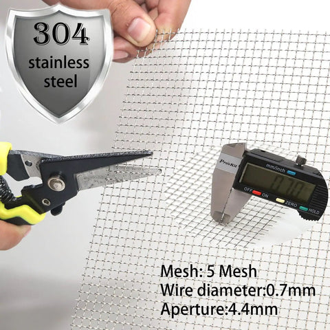 Close-up of 5 Mesh Stainless Steel Wire Mesh Screen 304 with wire cutter and caliper, showing 0.7mm wire and 4.4mm aperture details.