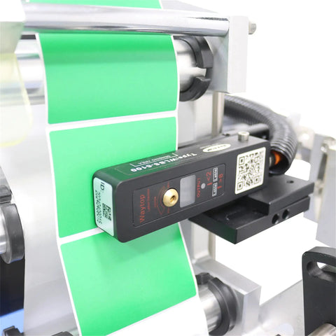 Automatic Desktop Conveyor Labeler 110V Works Like A Charm For Crisp Flat Applications 25-50 Pcs Per Min handles green label roll.