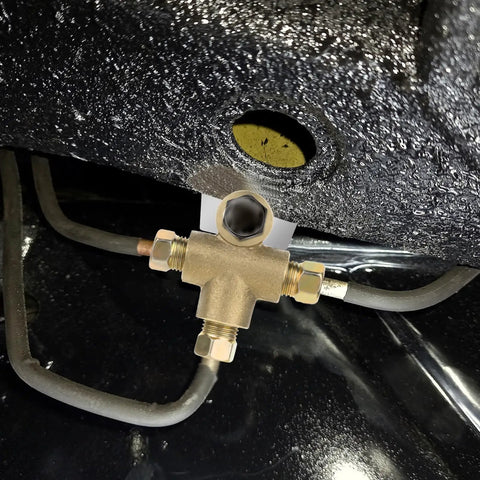 Heavy Duty Three Way T Shape Brake Line Tee Brass Union With Three Male Nuts Fits Three Sixteen Inch Pipe M10 Threading installed on hydraulic system